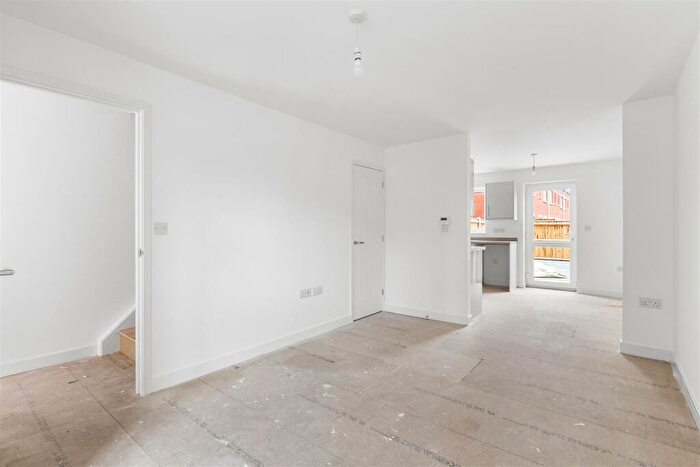 3 Bedroom Terraced House For Sale In Aldermann McGee Gardens, Great Yarmouth, NR30