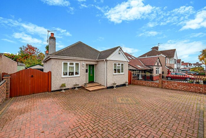 3 Bedroom Detached Bungalow For Sale In Buckingham Avenue, Welling, DA16