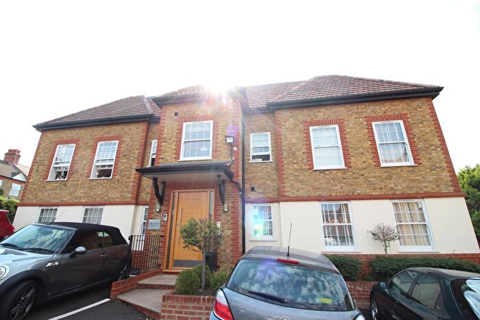 2 Bedroom Flat To Rent In Willowfield Court, Highfield Road, Bushey, Herts, WD23