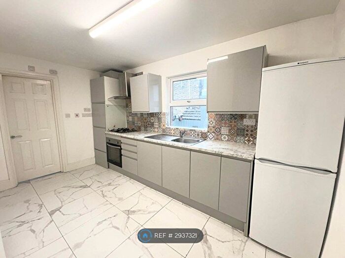 1 Bedroom Flat To Rent In Spruce Hills Road, London, E17