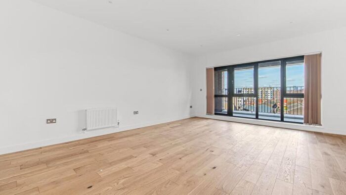 3 Bedroom Flat To Rent In - Rye Lane, Peckham, SE15