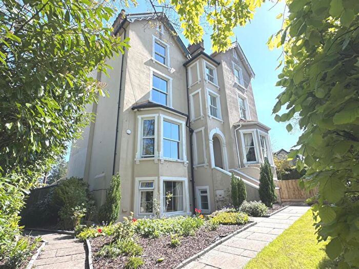 5 Bedroom House For Sale In Newtown Road, Newbury, RG14