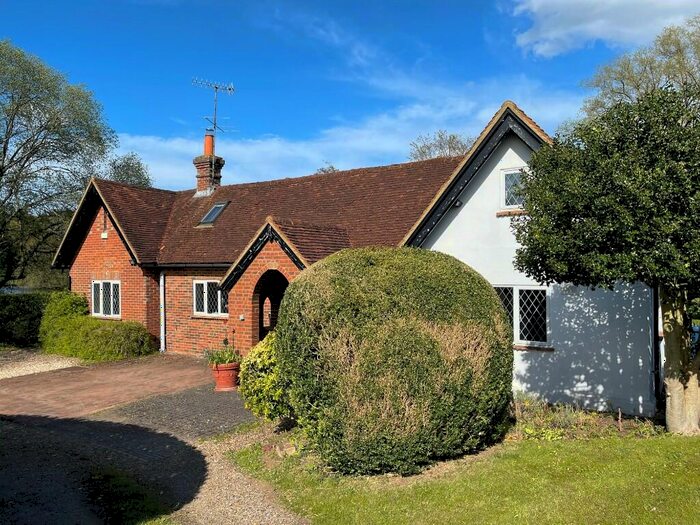 3 Bedroom Detached House To Rent In Cranleigh Road, GU5