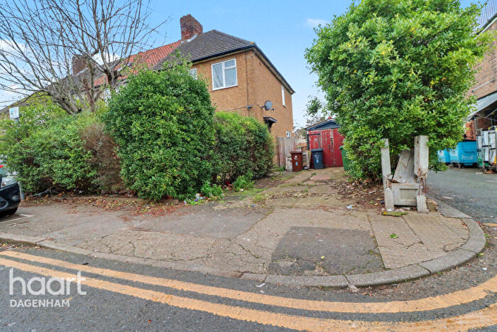 3 Bedroom Terraced House For Sale In Winmill Road, Essex, RM8