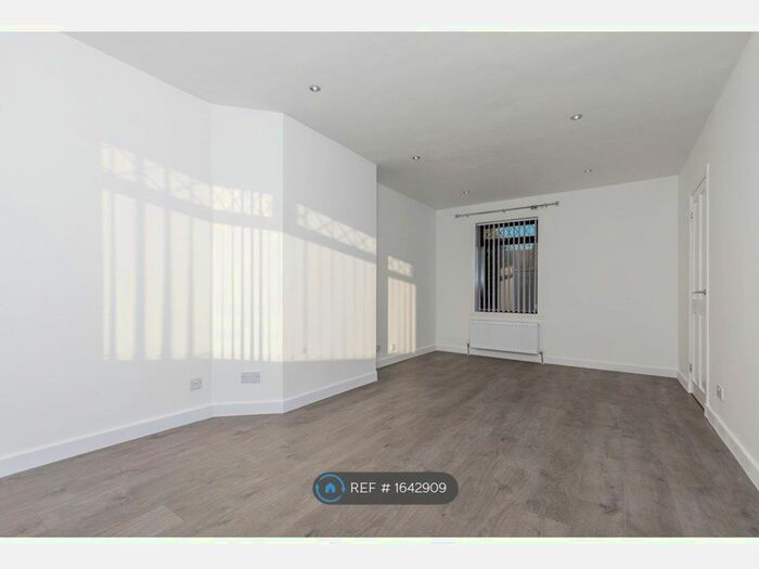 2 Bedroom End Of Terrace House To Rent In Mastrick Junction, Aberdeen, AB16