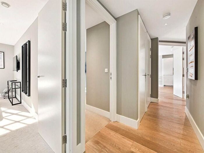 1 Bedroom Flat For Sale In Cable Street, Manchester, M4