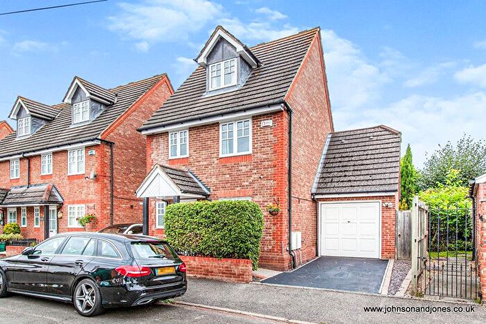 4 Bedroom Detached House To Rent In Queen Street, Chertsey, KT16