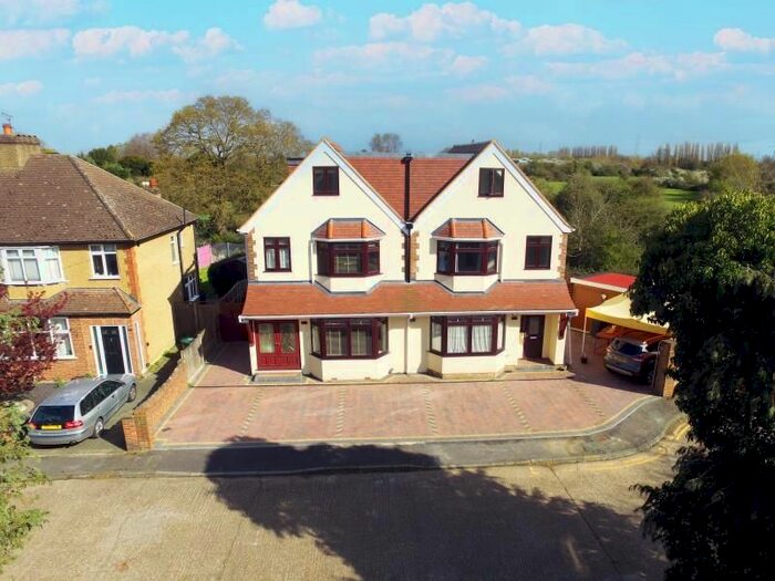 5 Bedroom Semi-Detached House To Rent In Shortwood Avenue, Staines, TW18