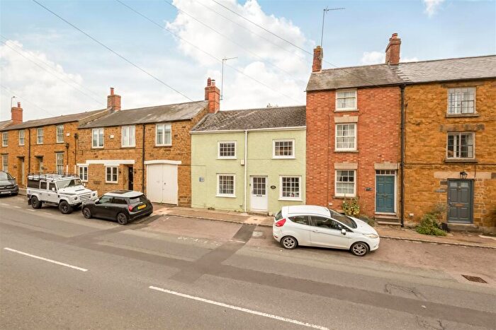 3 Bedroom Terraced House For Sale In High Street, Deddington, Banbury, OX15