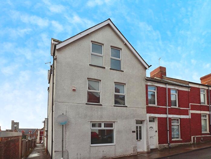 6 Bedroom End Of Terrace House For Sale In Vale Street, Barry, CF62