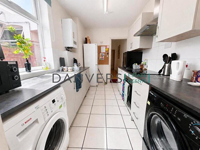 4 Bedroom Terraced House To Rent In Grasmere Street, Leicester, LE2