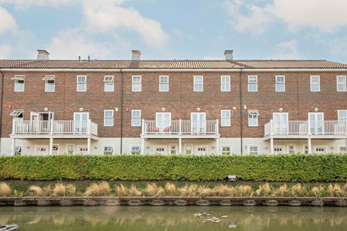 4 Bedroom House To Rent In Beaumont Drive, Kingston Upon Thames, KT4