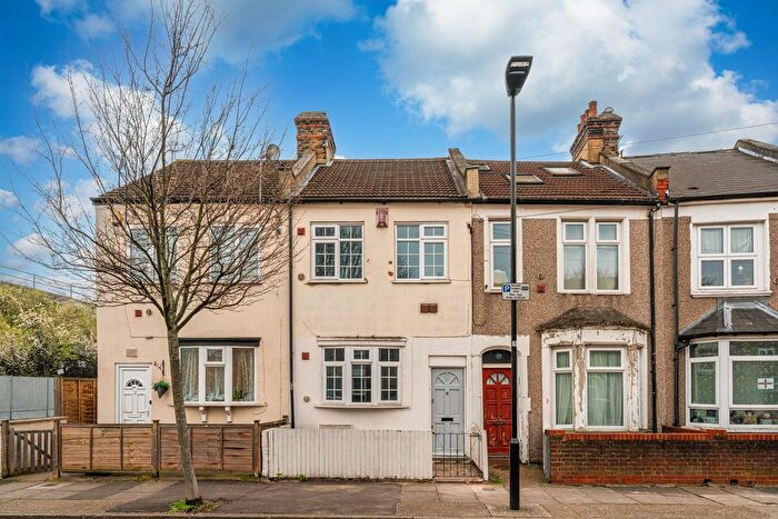 3 Bedroom Terraced House To Rent In Holt Road, London, E16