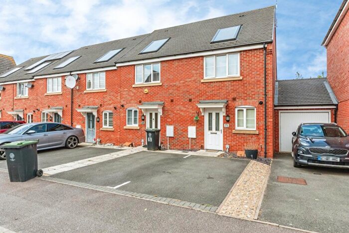 2 Bedroom End Of Terrace House For Sale In Tyne Way, Rushden, NN10