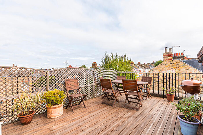 2 Bedroom Flat For Sale In Northcote Road, London, SW11