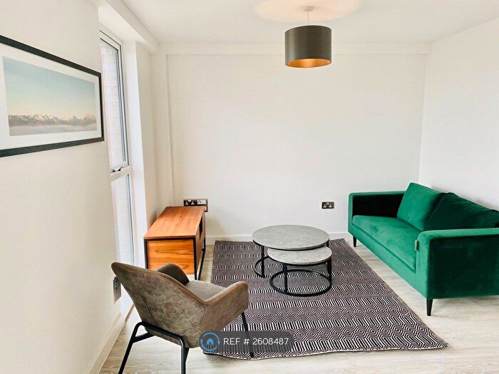 2 Bedroom Flat To Rent In Middlewood Plaza, Salford, M5