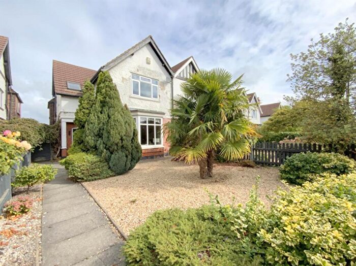 4 Bedroom Semi Detached House For Sale In Weelsby Road, Grimsby, DN32