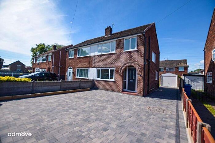 3 Bedroom Semi-Detached House For Sale In Cross Lane West, Partington, M31
