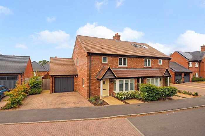 3 Bedroom Semi-Detached House For Sale In Sheep Fair Lane, Overton, Basingstoke, RG25