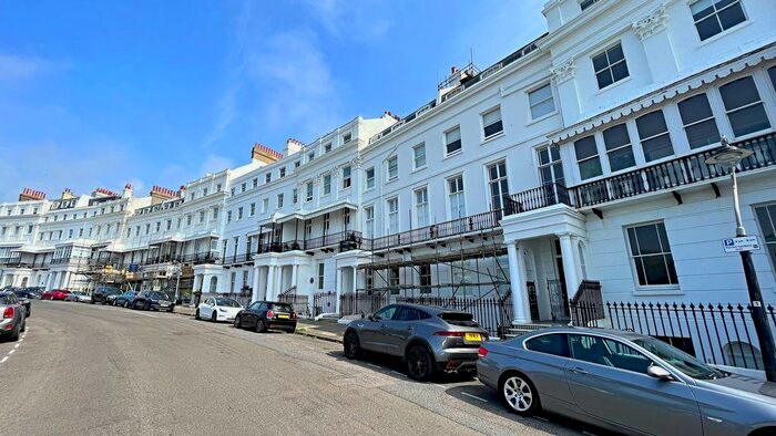 2 Bedroom Flat To Rent In Lewes Crescent, Brighton, East Sussex, BN2