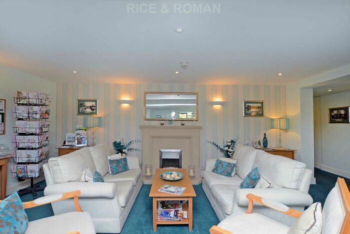 2 Bedroom Flat For Sale In Dial Stone Court, Weybridge, KT13