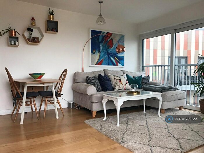 2 Bedroom Flat To Rent In Cresset Road, London, E9