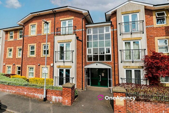 2 Bedroom Flat For Sale In Quarry Avenue, Penkhull, Stoke-On-Trent, ST4