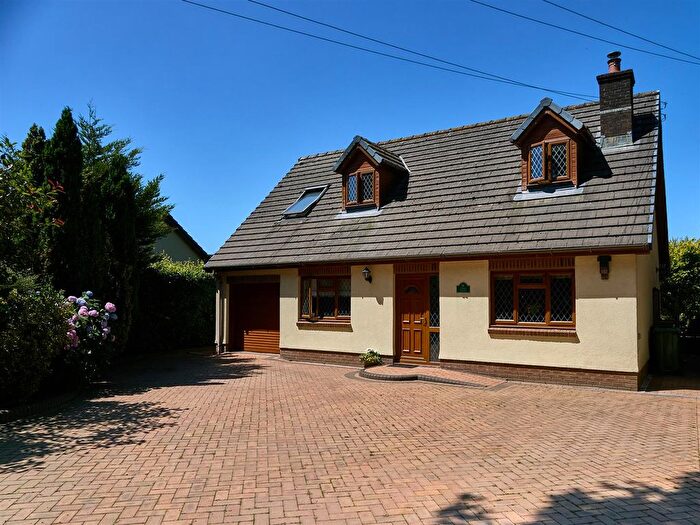 3 Bedroom Detached House For Sale In Johnstown, Carmarthen, SA33