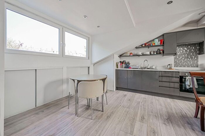 2 Bedroom Flat For Sale In Muswell Hill, London, N10