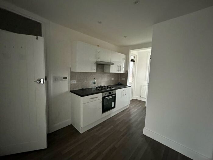 2 Bedroom Flat To Rent In Carlingford Drive, Westcliff-On-Sea, SS0