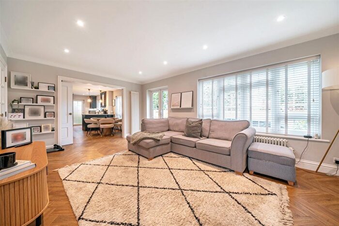5 Bedroom Detached House For Sale In Knowles Avenue Crowthorne, Berkshire, RG45