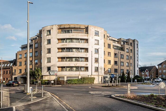 1 Bedroom Flat For Sale In Woking, GU21