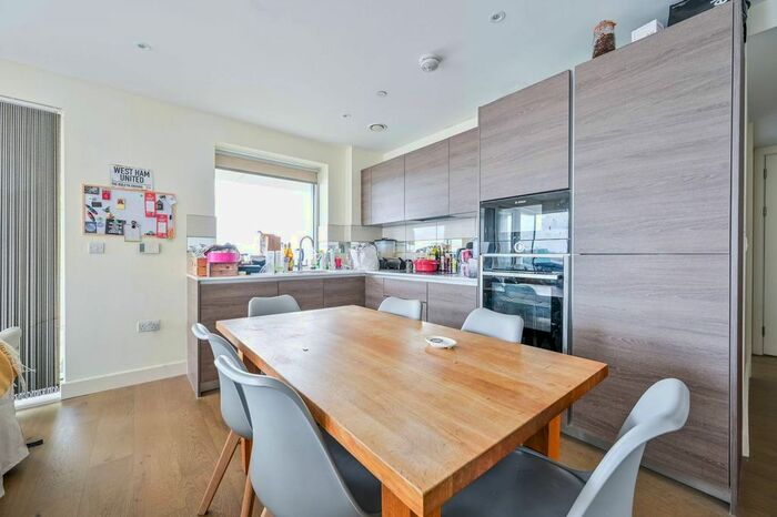 2 Bedroom Flat To Rent In Hampton Apartments, Woolwich, London, SE18