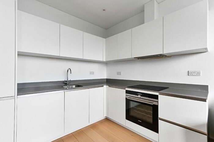 1 Bedroom Flat To Rent In Imperial Drive, Harrow, Middlesex, HA2