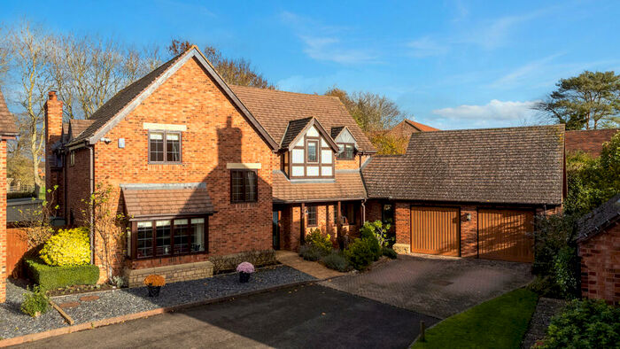 4 Bedroom Detached House For Sale In White Barn Close, Willoughby, Warwickshire, CV23
