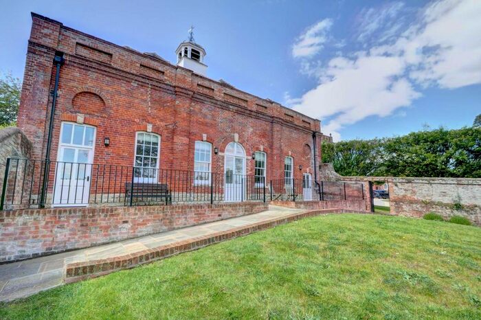 2 Bedroom Flat To Rent In Dorton Road, Chilton HP18