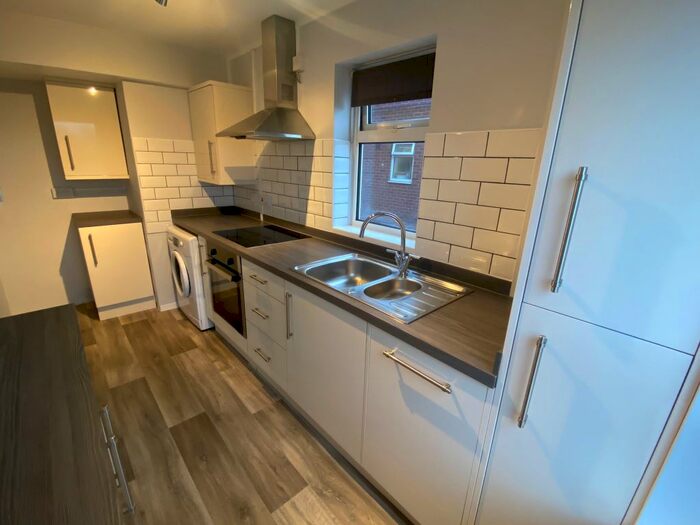 2 Bedroom Flat To Rent In Winnall Manor Road, Winchester, SO23