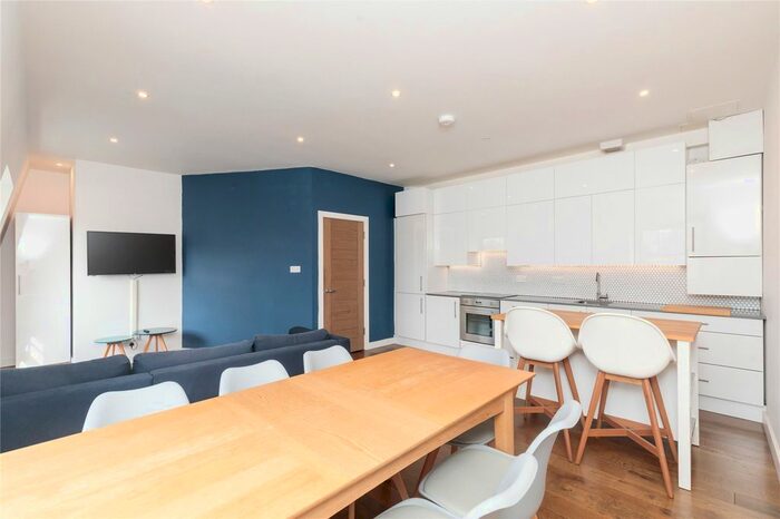 3 Bedroom Flat To Rent In Cornwall Street, Tower Bridge, E1