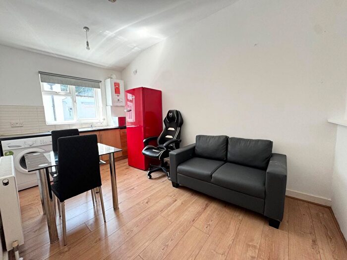 1 Bedroom Flat To Rent In Hendon Lane, Finchley, N3
