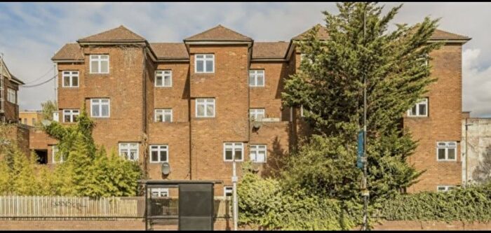 2 Bedroom Maisonette To Rent In Creek Road, London, SE10