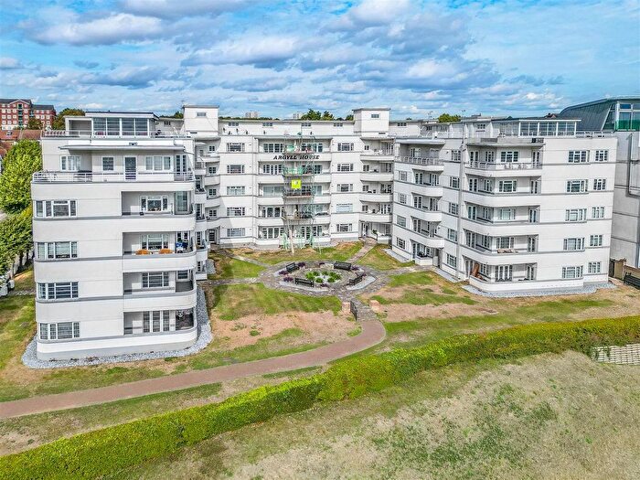 3 Bedroom Flat For Sale In Seaforth Road, Westcliff-On-Sea, SS0