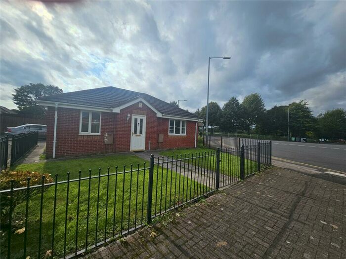 2 Bedroom Bungalow To Rent In Leacroft Avenue, Bolton, Greater Manchester, BL2
