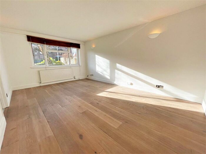 1 Bedroom Flat To Rent In Churchfields, South Woodford, London, E18