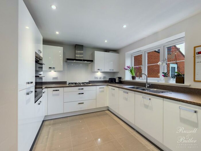 4 Bedroom Detached House For Sale In Langland Close, Tingewick, MK18