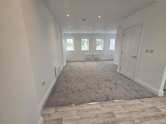 2 Bedroom Flat To Rent In Colston Road, East Sheen, SW14