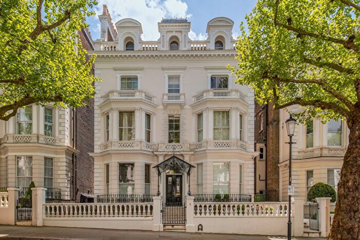 3 Bedroom Terraced House For Sale In Holland Park, London, W11