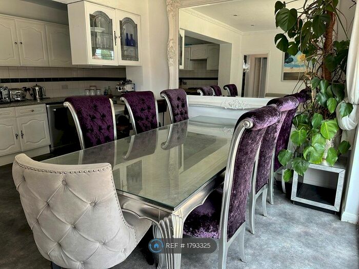 4 Bedroom Semi-Detached House To Rent In Westway, London, W12