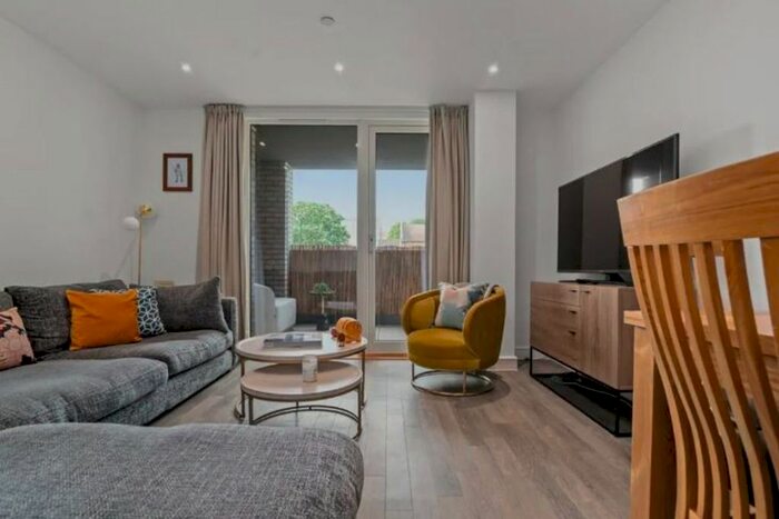 2 Bedroom Flat To Rent In Corbet Gardens, London, W3