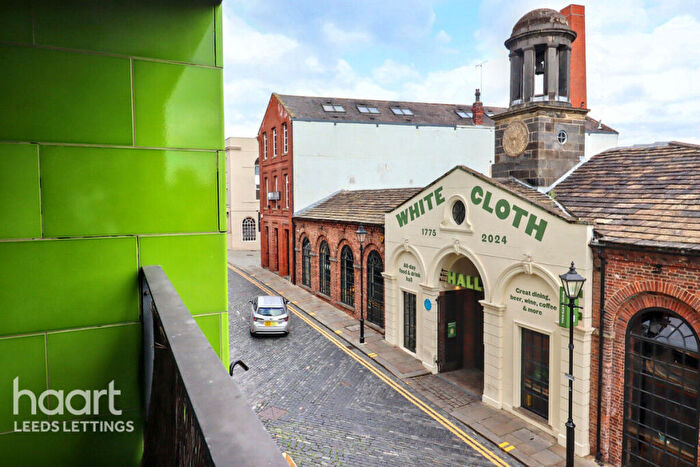2 Bedroom Apartment To Rent In Crown Street, Leeds, LS2