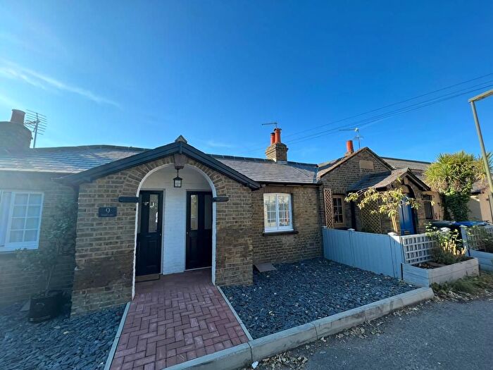 1 Bedroom Terraced Bungalow To Rent In Band Lane, Egham, TW20